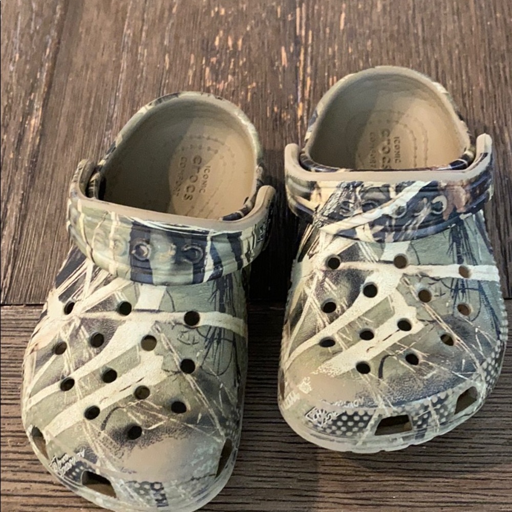Crocs size 6